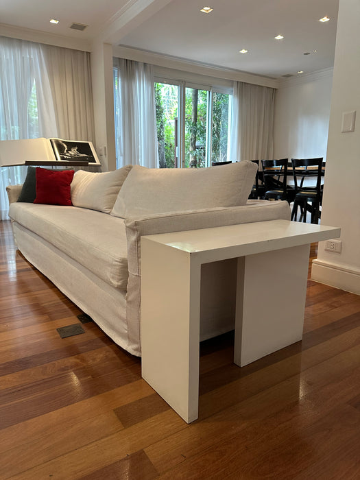 Sofá com Capa, Aparador em L e Mesa Lateral