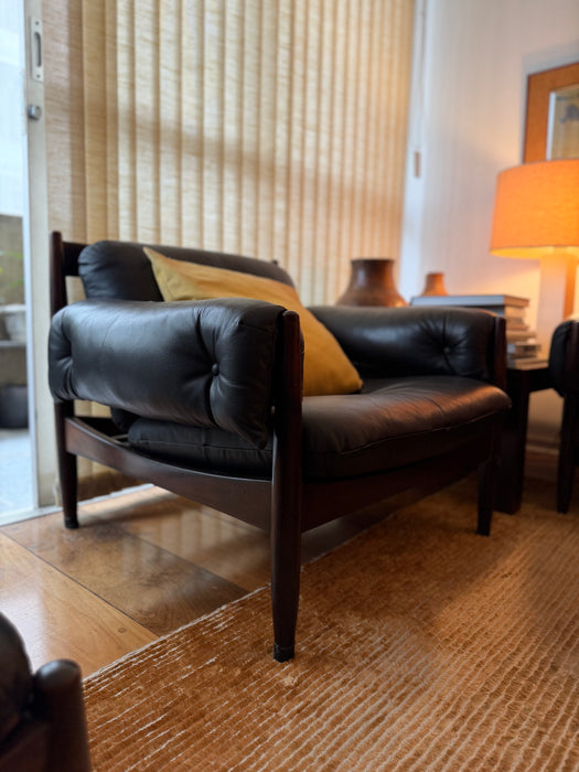 Poltrona "Meia Pataca" com Banqueta Vintage em Imbuia – Sergio Rodrigues