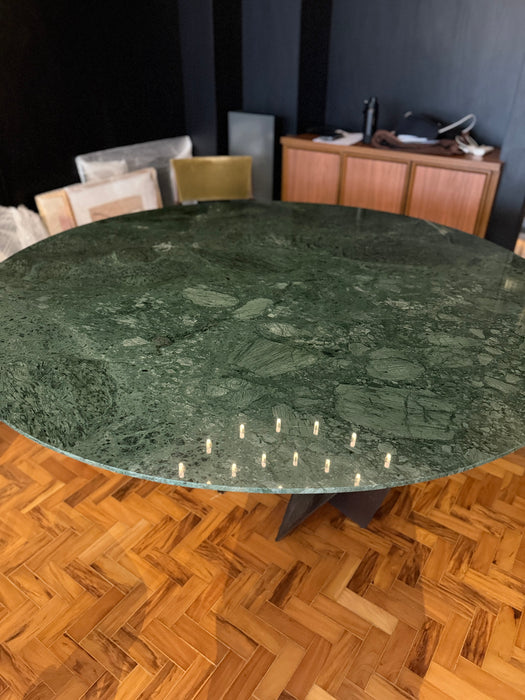 Mesa de Jantar "Tsuru" com Tampo Mármore Guatemala - Jayme Bernardo