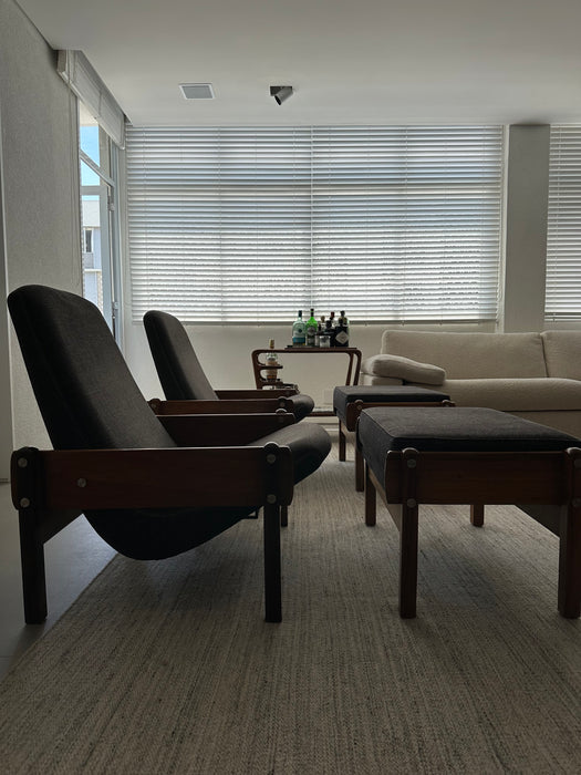 Poltrona Vintage com Banqueta – Atribuída a Sérgio Rodrigues