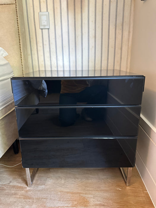 Par de Mesas de Cabeceira em Laca – Artefacto