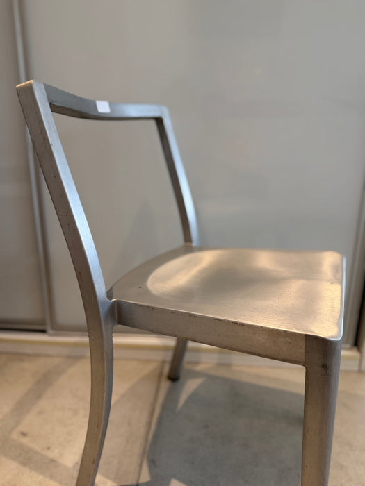 Conjunto com 8 Cadeiras “HUD” (2 Foscas e 6 Brilhantes) – Philippe Starck para Emeco