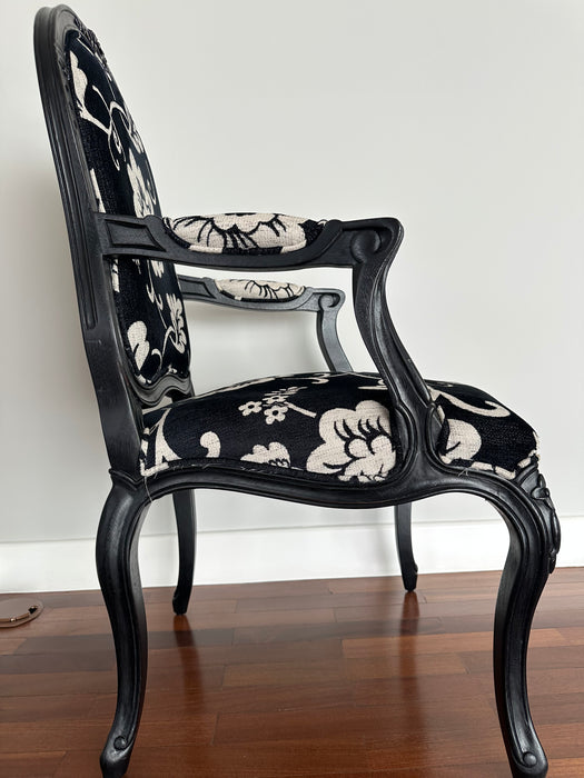 Par de Poltronas Clássicas em Tecido Floral