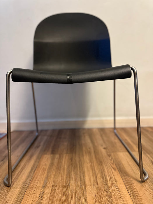 Cadeira Empilhável "Troy" Preta – Marcel Wanders para Magis