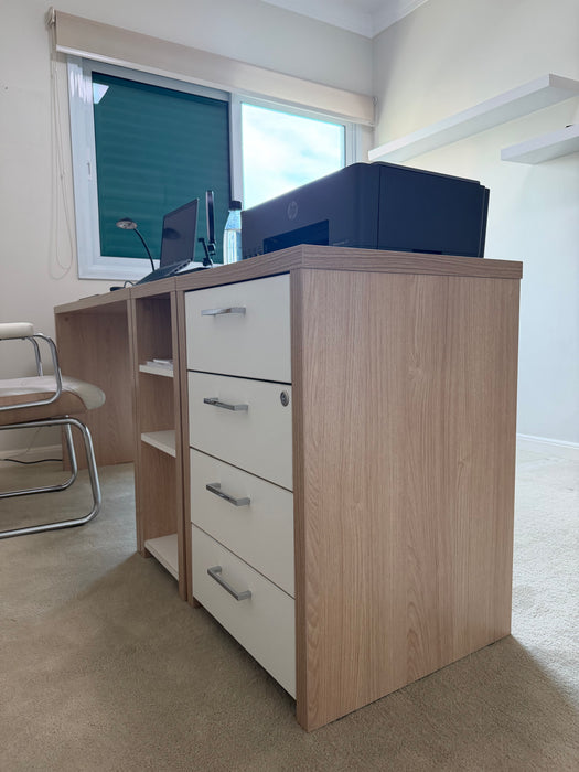 Mesa de Escritório com Gaveteiro e 2 Prateleiras