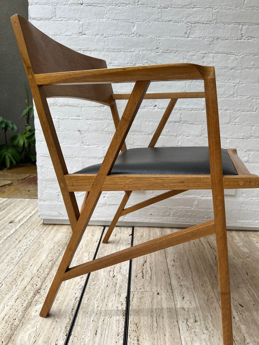 Conjunto de Mesa “Rodésia” com 4 Cadeiras “Atibaia” – Paulo Alves