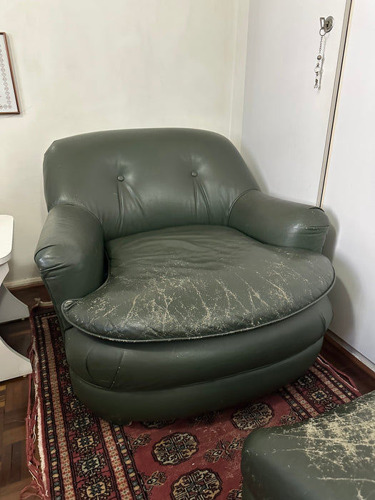 Poltrona em Couro Verde com Banqueta – Paschoal Ambrósio