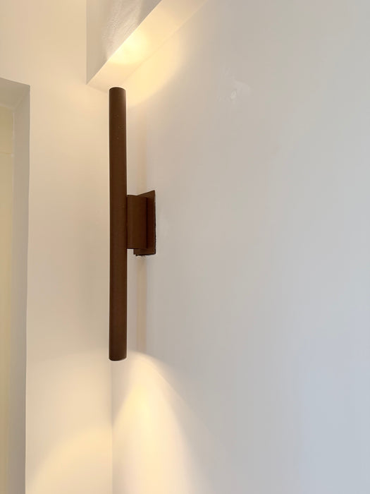 Par de Arandelas “Rod W2” em Latão