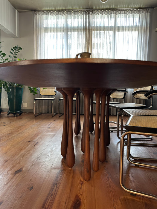 Mesa de Jantar "Chuva" Oval  – Léo Romano para Arquivo Contemporâneo