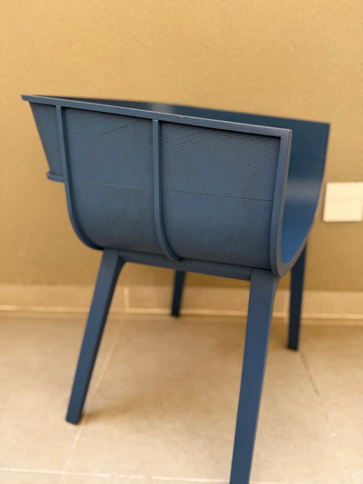 Cadeira “Maritime” em Laca Azul – Benjamin Hubert para Casamania