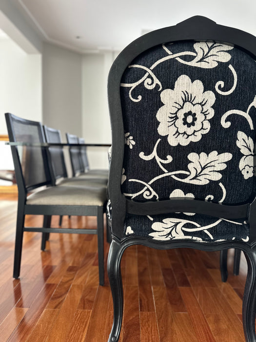 Par de Poltronas Clássicas em Tecido Floral