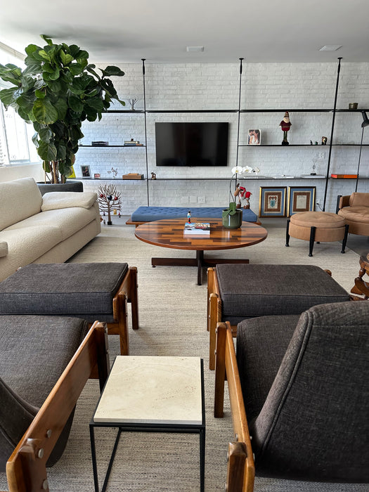 Poltrona Vintage com Banqueta – Atribuída a Sérgio Rodrigues