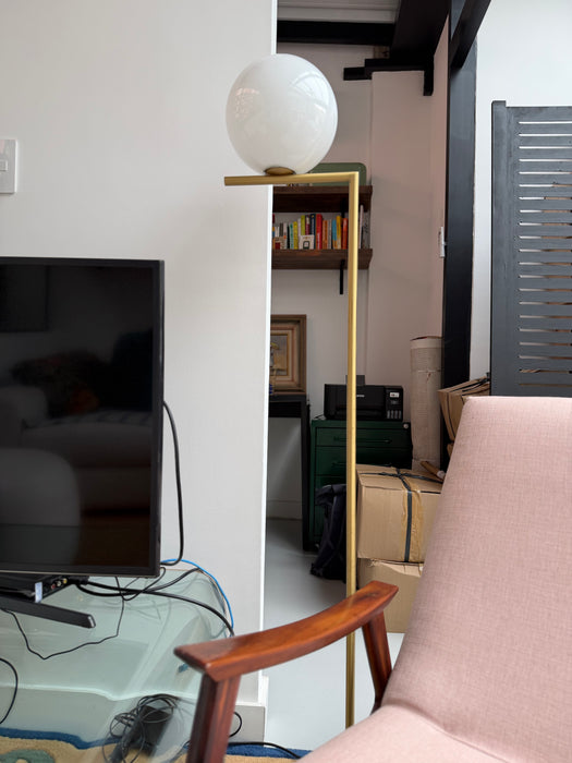 Luminária de Piso "IC Lights" - Michael Anastassiades para FLOS