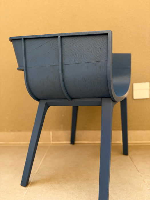 Cadeira “Maritime” em Laca Azul – Benjamin Hubert para Casamania