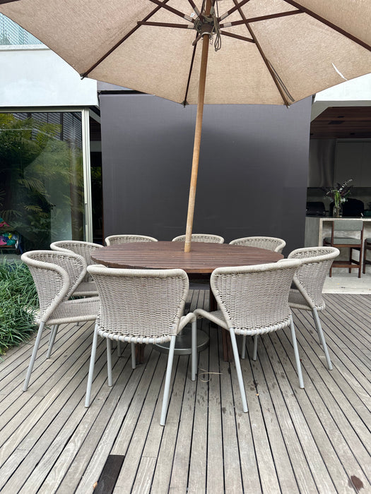 Conjunto Outdoor com Mesa de Jantar "Ayty" 8 Cadeiras "Andro" e Ombrelone - Saccaro