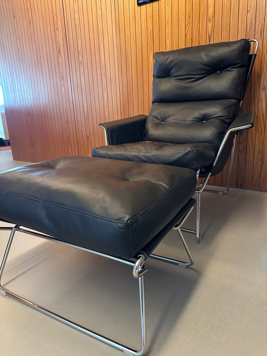 Poltrona "Vira Vira" em Couro – Pedro Useche