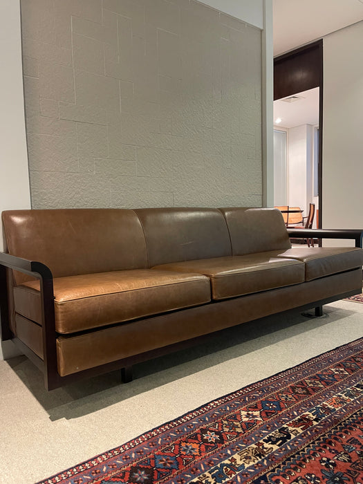 Sofá “M3” em Couro – Branco & Preto para Etel