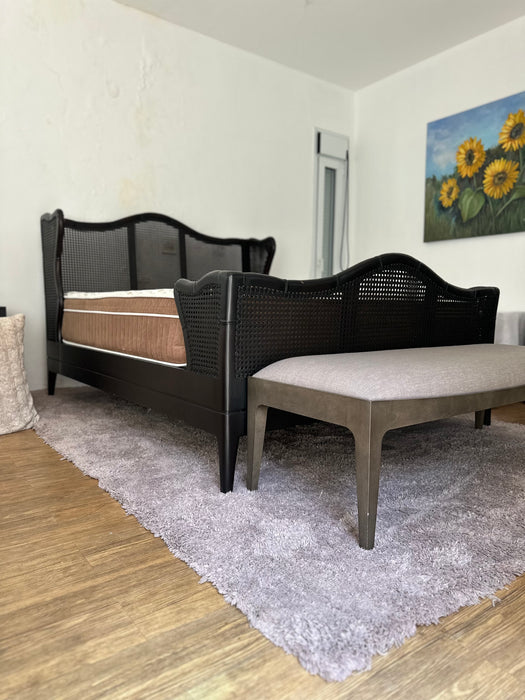 Cama Queen de Palhinha (colchão não Incluso) – Artefacto