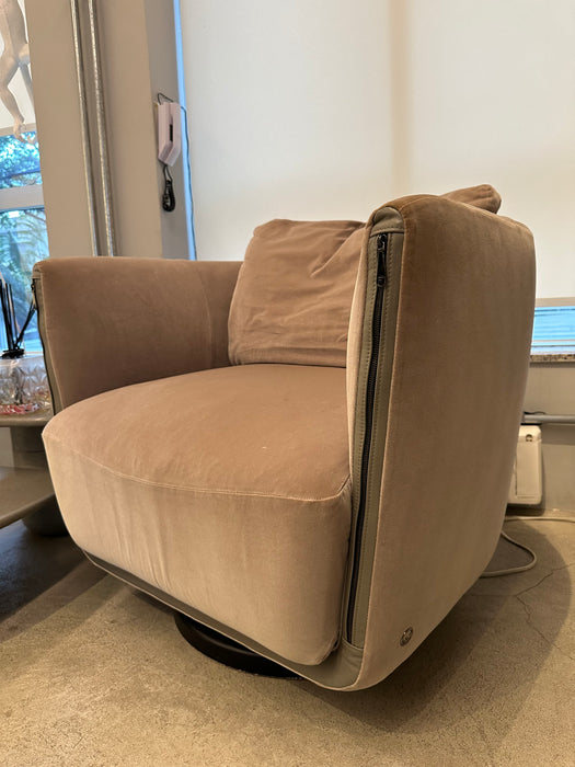 Poltrona “Artu” – Fendi