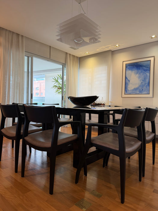 Mesa de Jantar com Pés em Laca e Tampo de Vidro