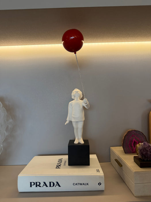 Escultura de Mesa Menino e Balão