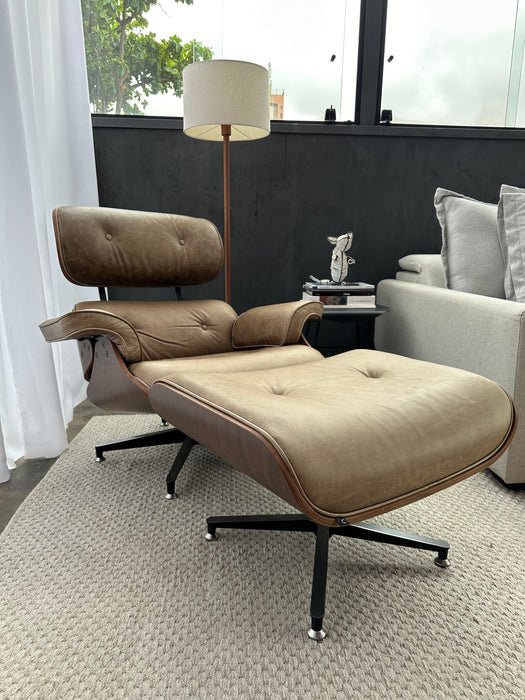 Poltrona "Eames" com Banqueta - Carbono