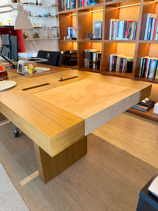 Mesa de Escritório "Catetete" com 2 Nichos de Parede – Ivan Rezende para Dpot