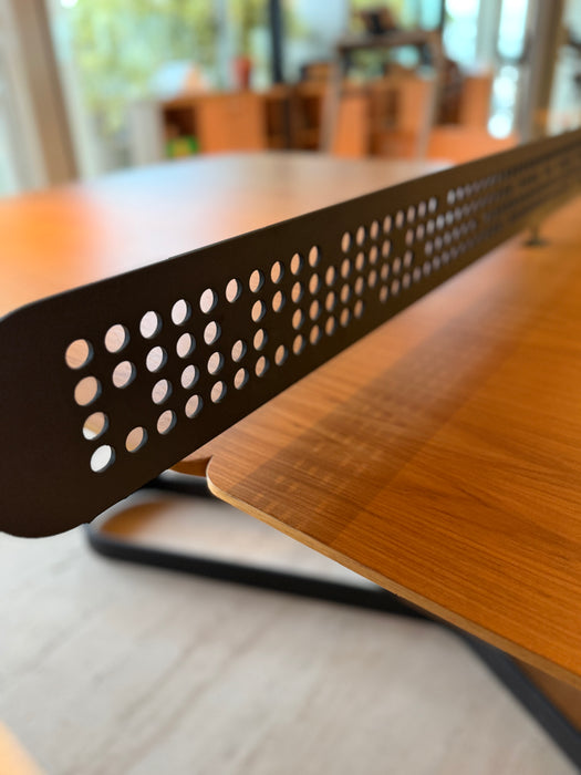 Mesa “Ping x Pong” em Freijó com Pés em Corten – Mula Preta