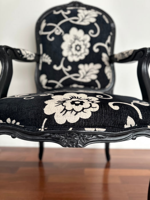 Par de Poltronas Clássicas em Tecido Floral