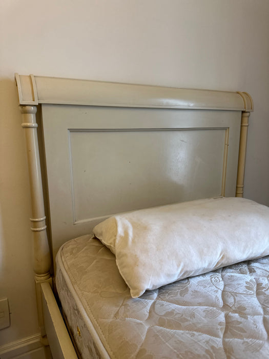 Cama de Solteiro (colchão incluso)