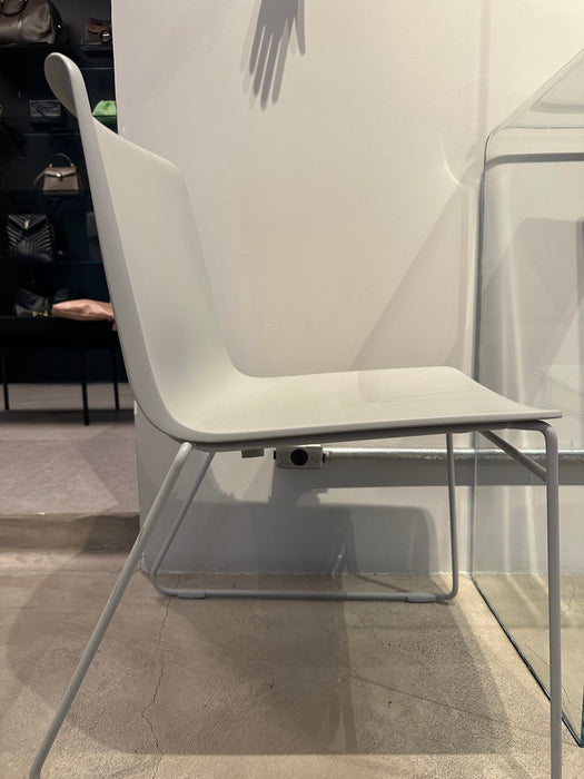 Trio de Cadeiras Empilháveis “Pronta” – Herman Miller