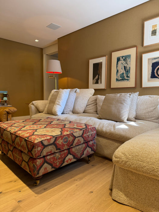 Pufe com Rodízios – Claridge House (tecido Entreposto)