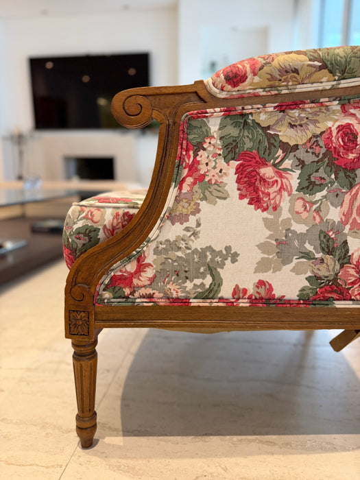 Par de Poltronas Clássicas em Tecido Floral