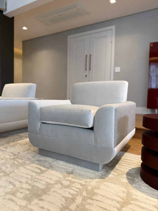 Par de Poltronas "Flint Velvet" – Arteriors