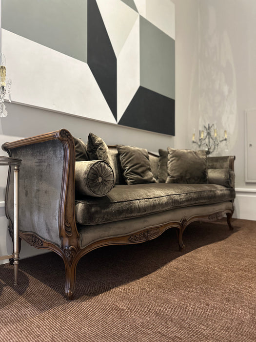 Sofá “Luís XV” – Christie Móveis