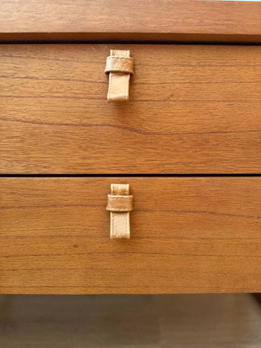 Mesa de Cabeceira – Estúdio Bola