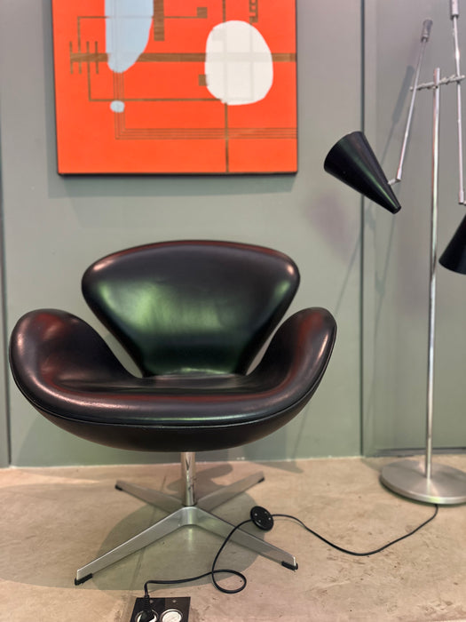 Poltrona “Swan” em Couro – Arne Jacobsen para Micasa