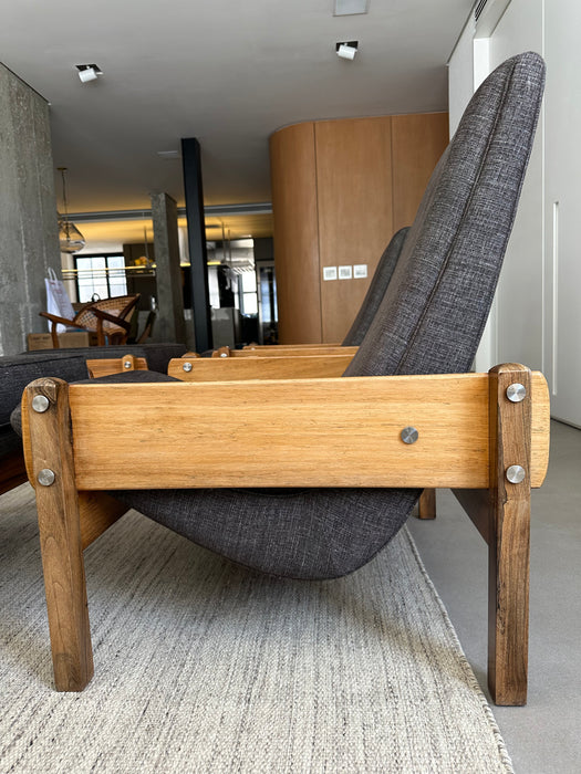 Poltrona Vintage com Banqueta – Atribuída a Sérgio Rodrigues