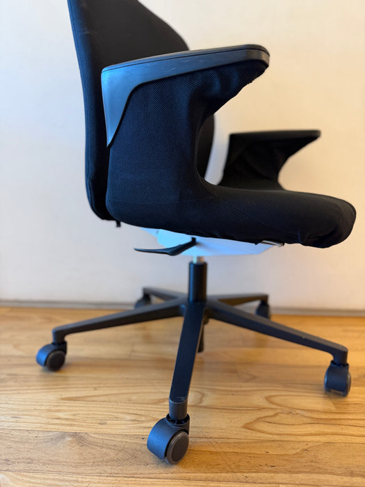 Cadeira Ergonômica de Escritório "Worknest" Preta – Ronan & Erwan Bouroullec para Vitra