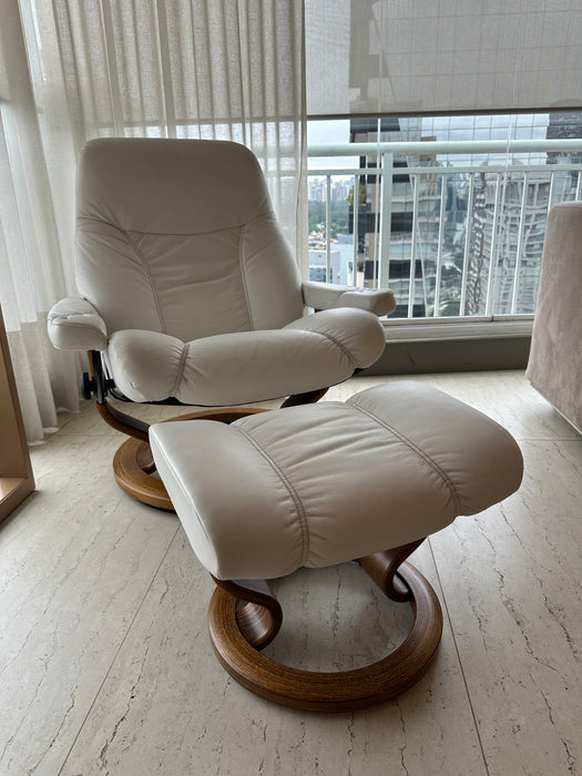 Poltrona "StressLess" com Pufe - Ekornes