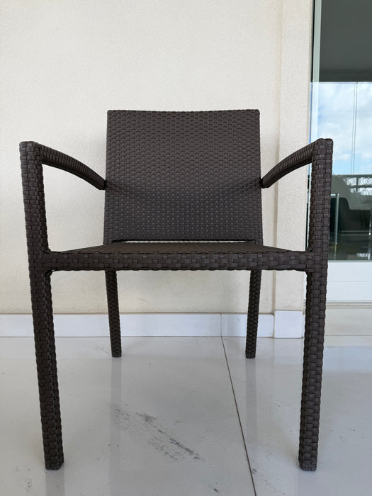 Mesa com 2 Cadeiras em Fibra