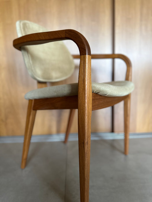 Cadeira "Omar" em Couro Courvim - Rejane Carvalho Leite