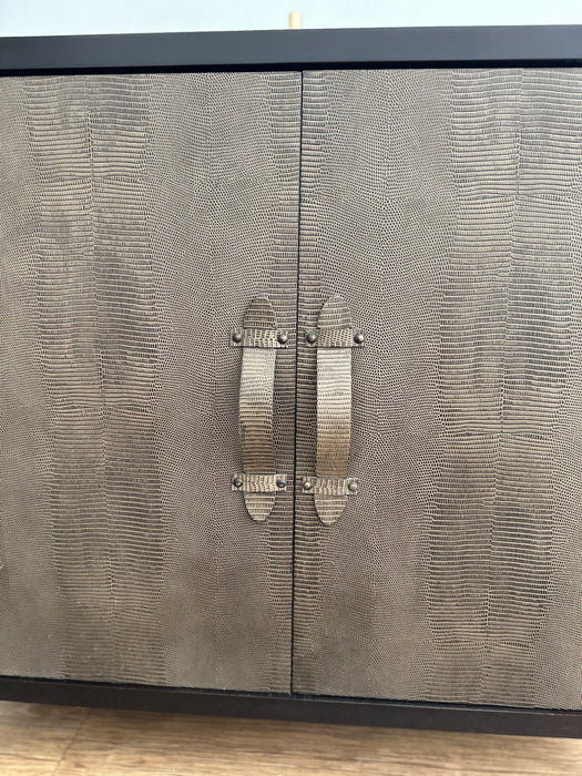 Cômoda de Couro - Artefacto