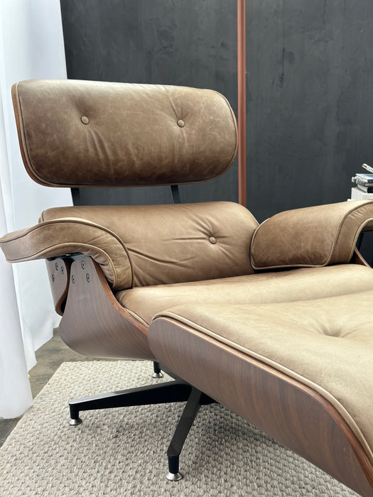 Poltrona "Eames" com Banqueta - Carbono