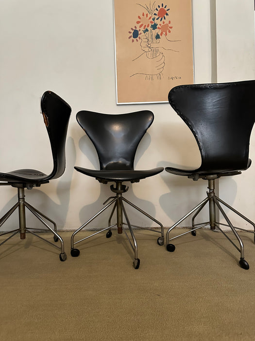 Conjunto de 3 Cadeiras de Escritório "Ant" com Rodízios – Arne Jacobsen para Forma