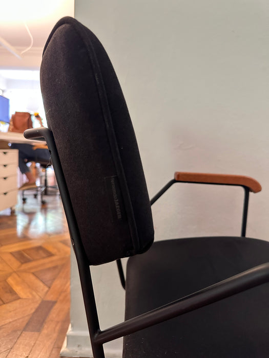 Conjunto com 4 Cadeiras "Serafina" – Fernando Jaeger