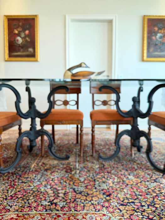 Mesa de Jantar com Tampo de Vidro e Pés em Ferro