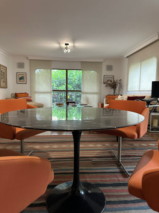 Mesa de Jantar "Saarinen" em Mármore Nero