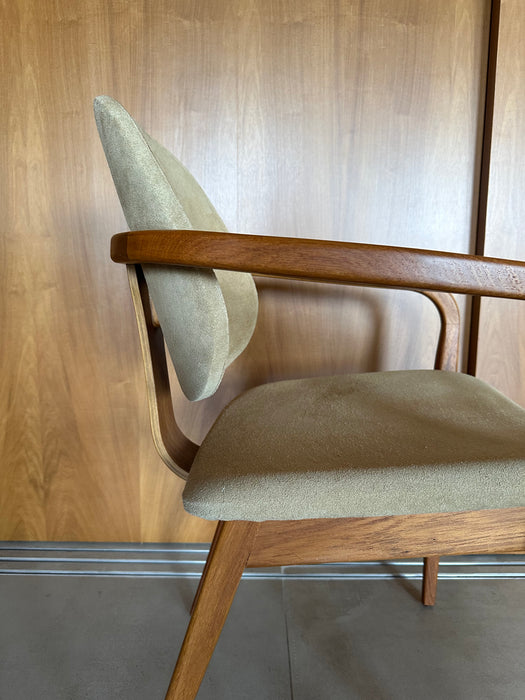 Cadeira "Omar" em Couro Courvim - Rejane Carvalho Leite