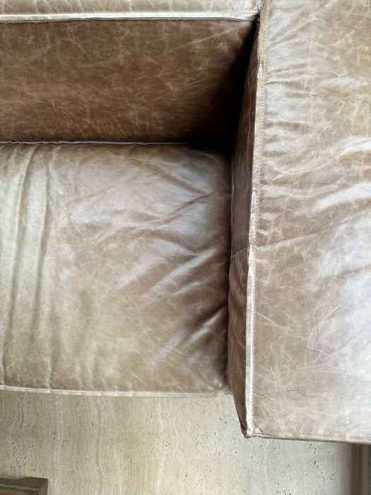 Sofá “Lego” em Couro – Estúdio Bola